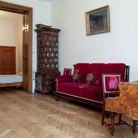 "Eva Stories" Movie Apartment On Rynok Square Leópolis Exterior foto