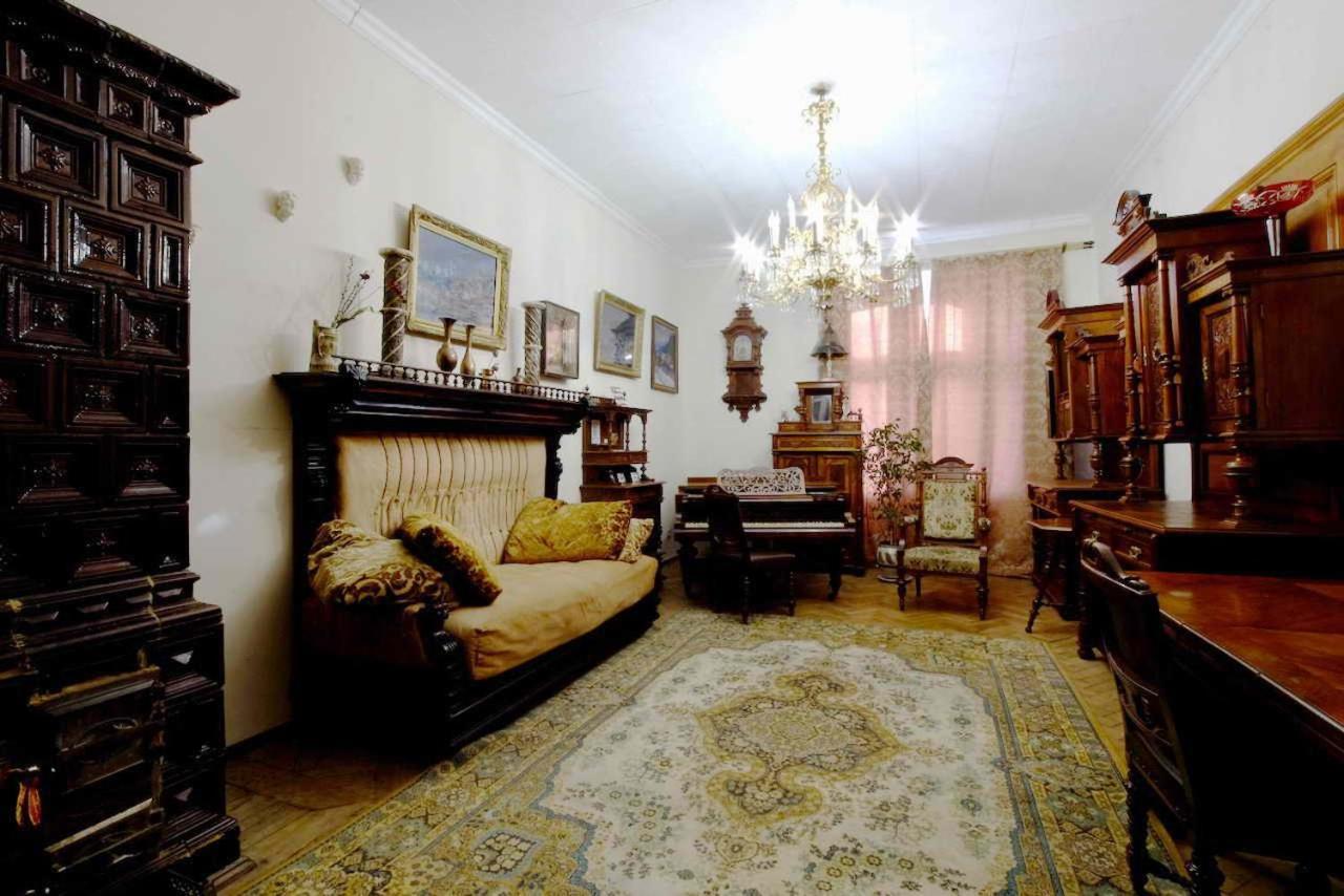 "Eva Stories" Movie Apartment On Rynok Square Leópolis Exterior foto