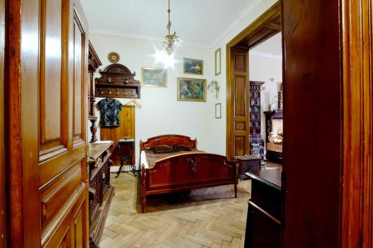 "Eva Stories" Movie Apartment On Rynok Square Leópolis Exterior foto