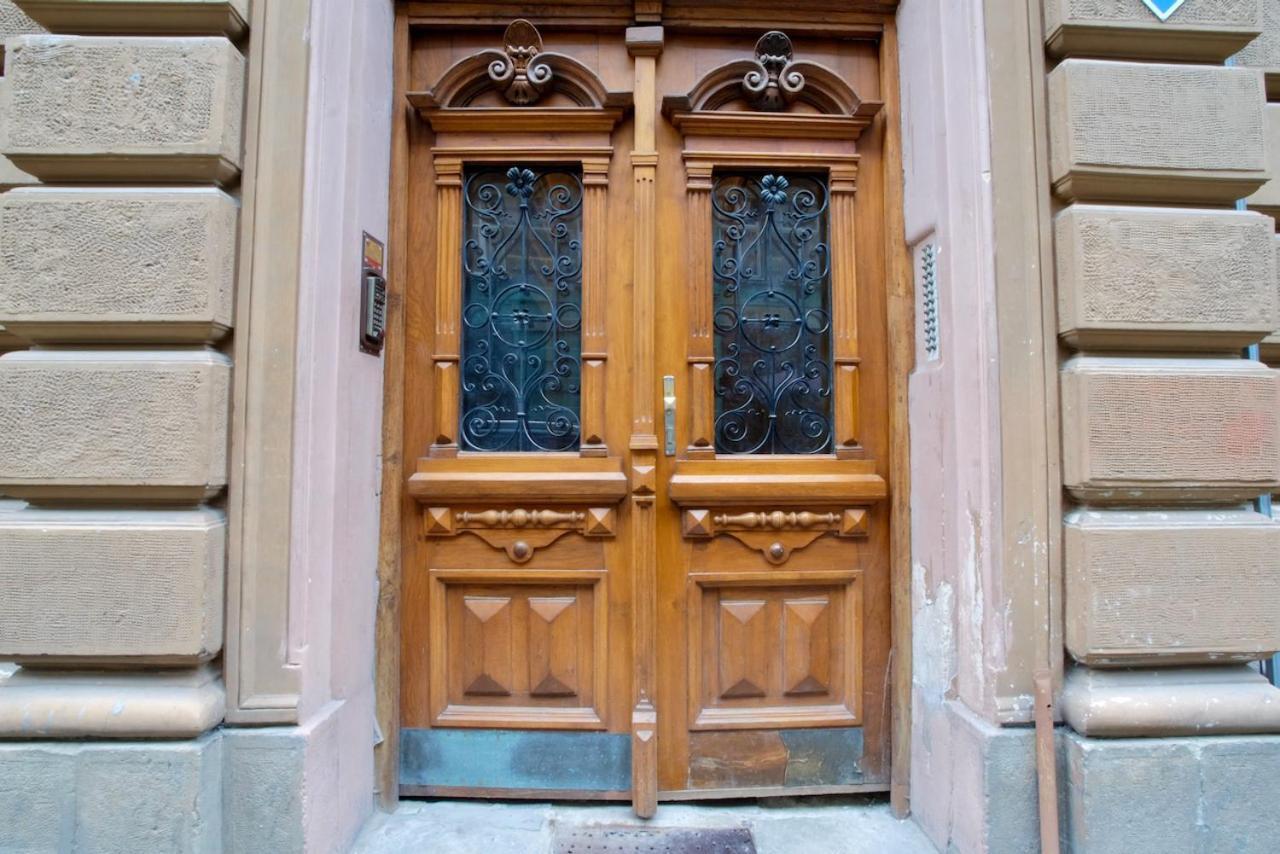 "Eva Stories" Movie Apartment On Rynok Square Leópolis Exterior foto