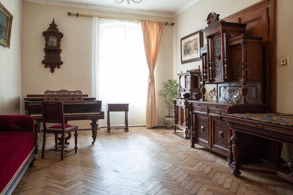 "Eva Stories" Movie Apartment On Rynok Square Leópolis Exterior foto