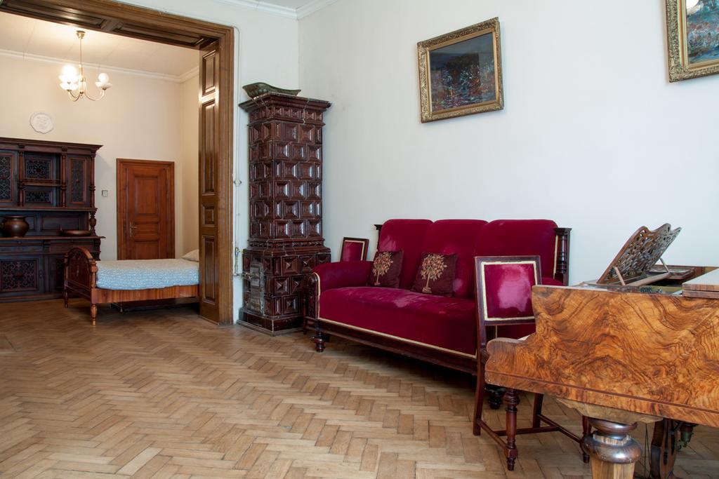 "Eva Stories" Movie Apartment On Rynok Square Leópolis Exterior foto