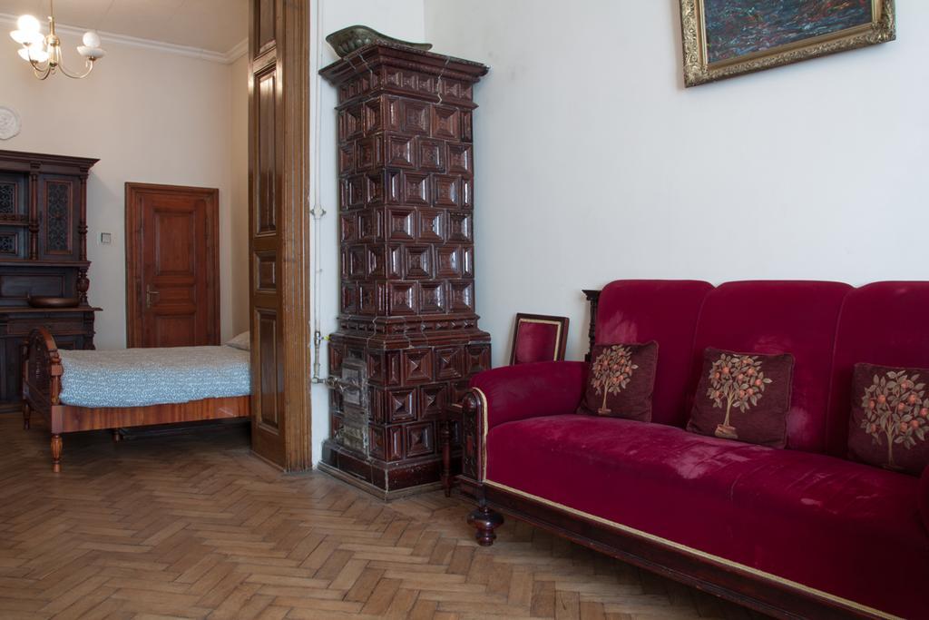 "Eva Stories" Movie Apartment On Rynok Square Leópolis Exterior foto
