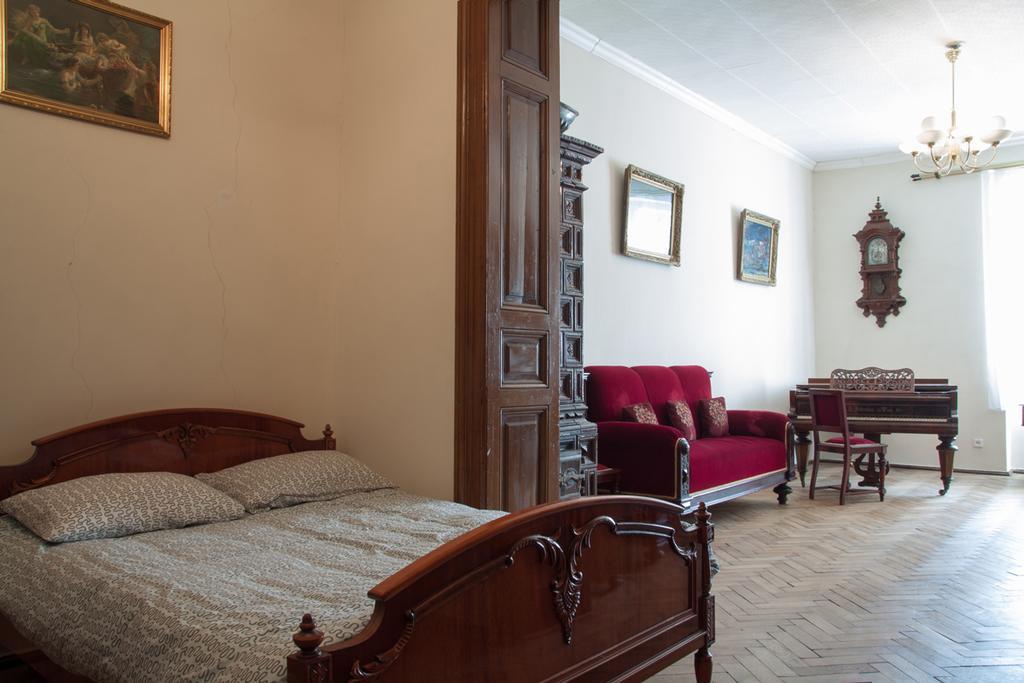 "Eva Stories" Movie Apartment On Rynok Square Leópolis Exterior foto