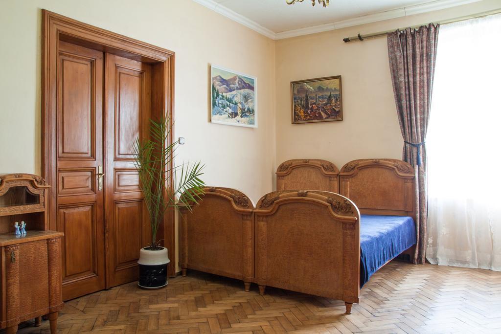 "Eva Stories" Movie Apartment On Rynok Square Leópolis Exterior foto