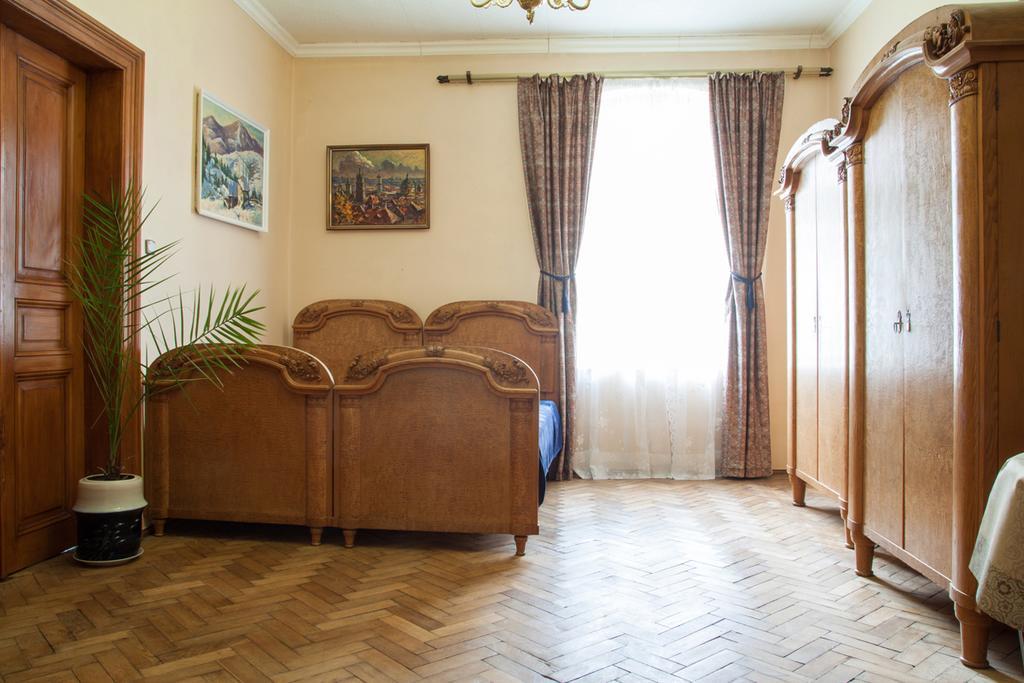 "Eva Stories" Movie Apartment On Rynok Square Leópolis Exterior foto